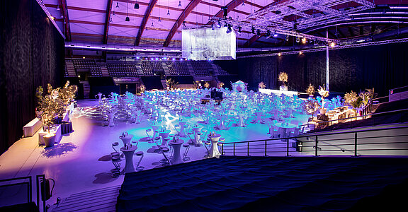 Die Salzburgarena Die beeindruckende Architektur und die vielfältigen Bespielbarkeiten sind optimal auf die heutigen Anforderungen eines Events abgestimmt.
