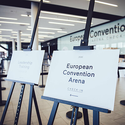 Bereits im Eingangsbereich wurden die Besucher der Ringana European Convention 2019 herzlich begrüßt.